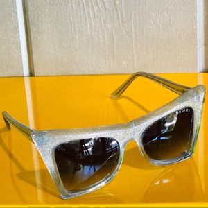 WILDFOX Retro Cateye Sunglasses IVY Silver Glitter